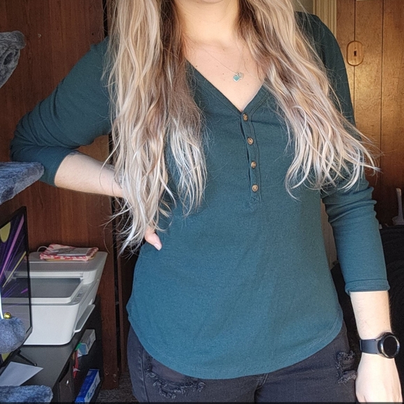 Old Navy Ribbed Long Sleeve - Picture 4 of 4